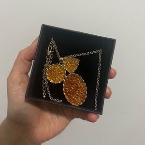 Elegant Gold-tone Pendant Necklace